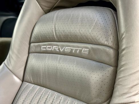 Used 1998 Chevrolet Corvette Coupe w/ Roof Pkg RWD image 14