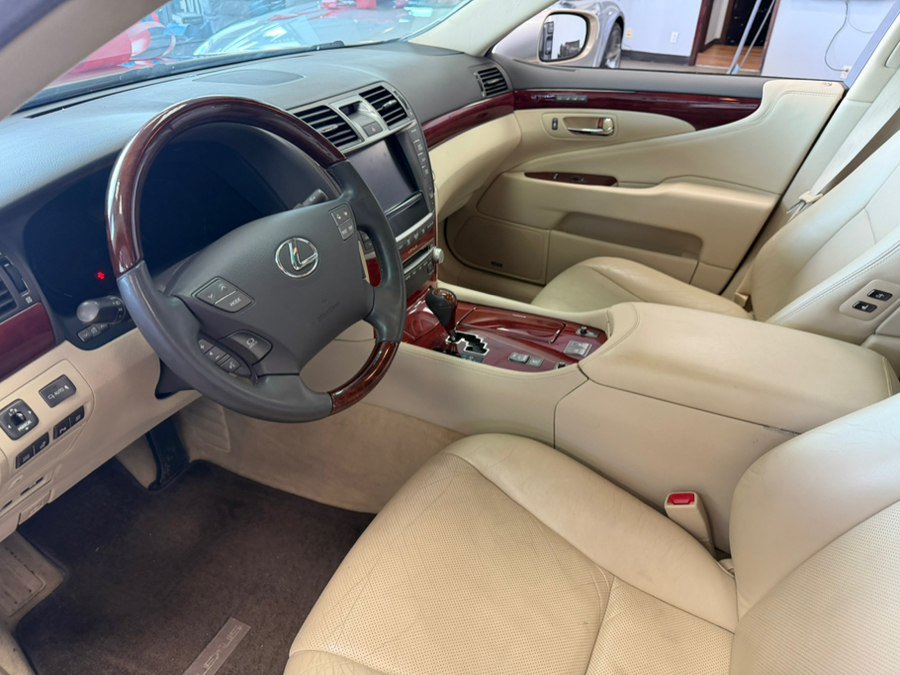 Used 2011 Lexus LS 460 w/ Comfort Pkg RWD image 26