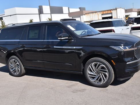 New 2025 Lincoln Navigator L Reserve image 4