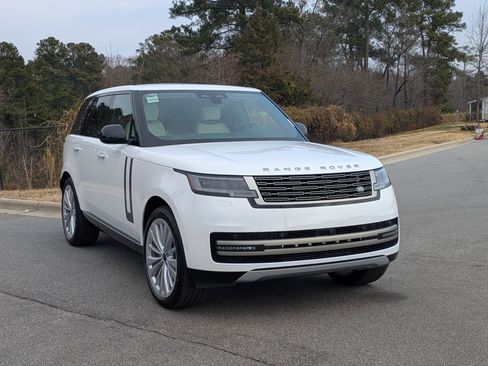 New 2026 Land Rover Range Rover SE image 3