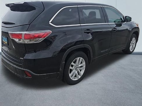 Used 2016 Toyota Highlander LE AWD/4WD image 2