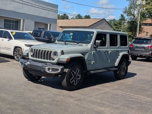 Used 2024 Jeep Wrangler Unlimited Sahara w/ Technology Group AWD/4WD image 7