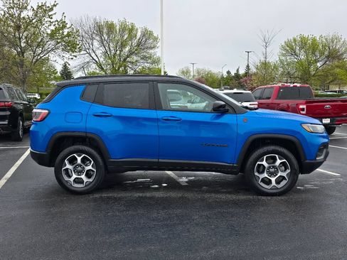Used 2022 Jeep Compass Trailhawk w/ Sun and Sound Group AWD/4WD image 11