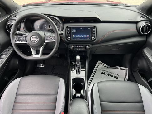 Used 2023 Nissan Kicks SR w/ SR Premium Package FWD image 8