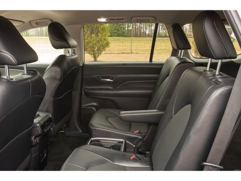 Used 2025 Toyota Grand Highlander FWD image 12