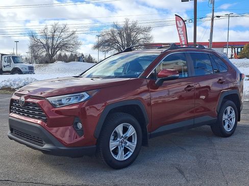 Used 2020 Toyota RAV4 XLE w/ Convenience Package image 4
