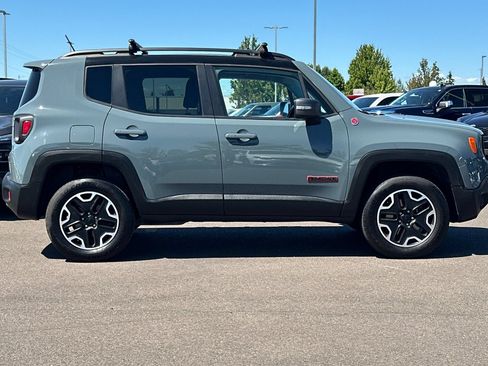 Used 2016 Jeep Renegade Trailhawk AWD/4WD image 3