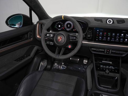 Used 2024 Porsche Cayenne Turbo GT AWD/4WD image 46