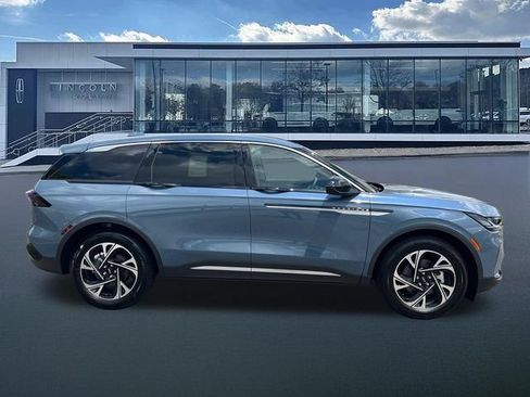 New 2026 Lincoln Nautilus Premier AWD/4WD image 9