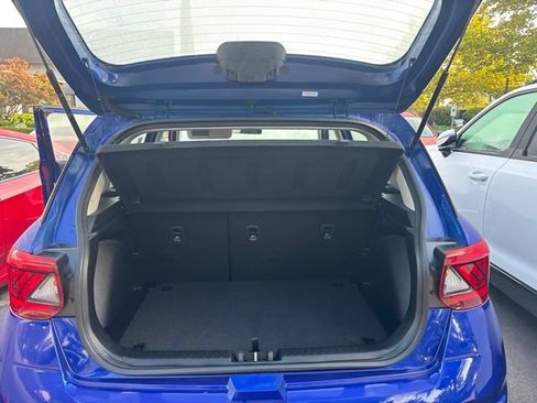Used 2025 Hyundai Venue SEL FWD image 8