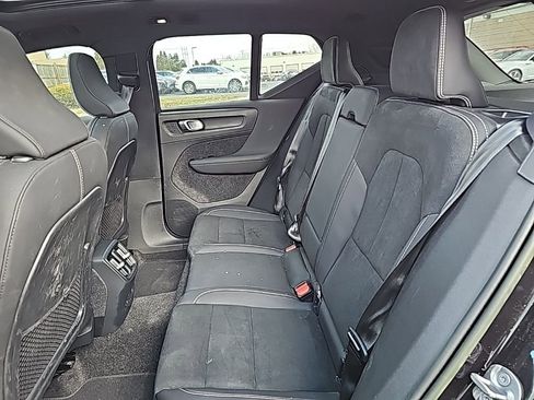 Used 2023 Volvo XC40 Recharge Ultimate image 10