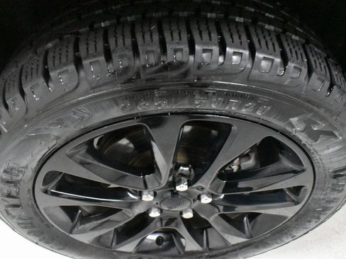 Used 2019 Jeep Grand Cherokee Altitude image 9