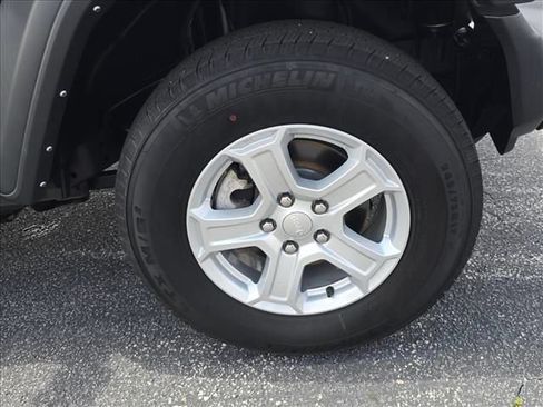 Used 2022 Jeep Wrangler Unlimited Sport AWD/4WD image 35