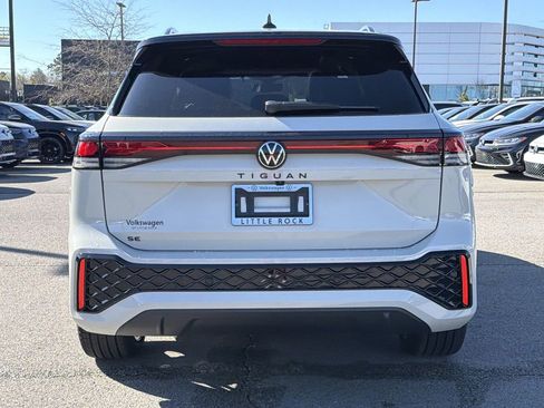 New 2026 Volkswagen Tiguan SE R-Line FWD image 4