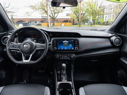 Used 2024 Nissan Kicks SR w/ SR Premium Package FWD image 9