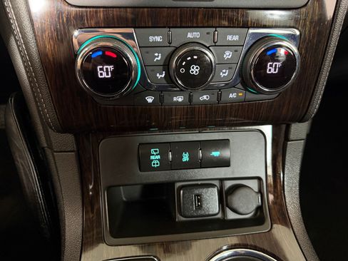 Used 2017 Chevrolet Traverse LT w/ Traveler's Package FWD image 24