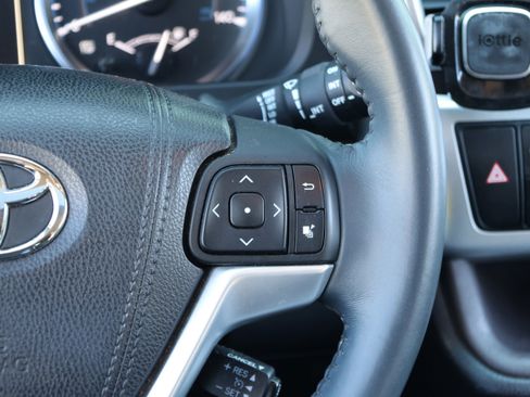 Used 2016 Toyota Highlander XLE image 21