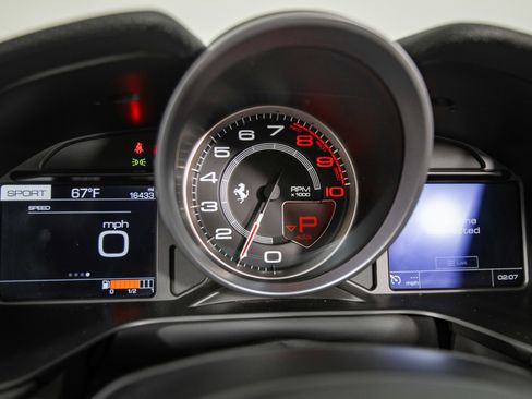 Certified 2019 Ferrari Portofino image 40