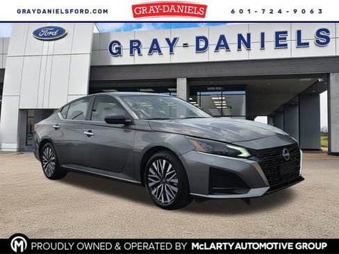 Used 2025 Nissan Altima 2.5 SV FWD image 1