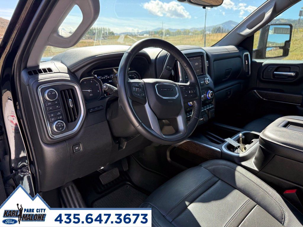 Used 2022 GMC Sierra 2500 Denali w/ Denali Black Diamond Edition AWD/4WD image 17