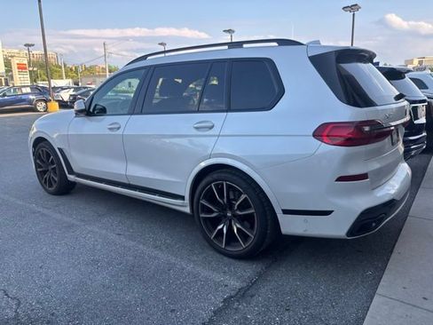 Used 2022 BMW X7 xDrive40i w/ M Sport Package AWD/4WD image 2