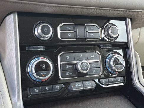 Used 2024 GMC Yukon Denali w/ Denali Reserve Package image 10