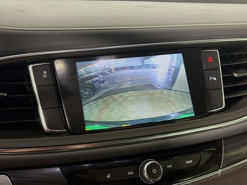 Used 2018 Buick Enclave Essence image 19