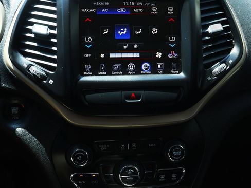 Used 2017 Jeep Cherokee Latitude w/ Comfort/Convenience Group image 45