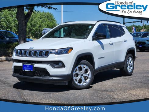Used 2025 Jeep Compass Latitude AWD/4WD image 1