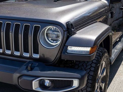 Used 2018 Jeep Wrangler Unlimited Sahara AWD/4WD image 36