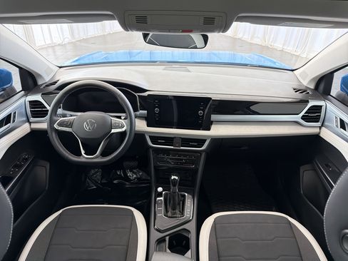 Used 2025 Volkswagen Taos SE FWD image 16