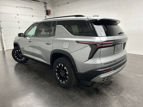 Used 2024 Chevrolet Traverse Z71 image 7