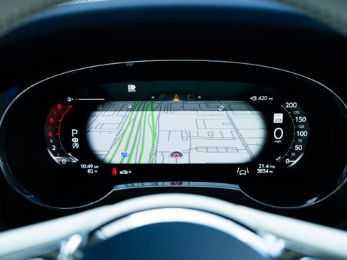 Used 2024 Bentley Bentayga image 9