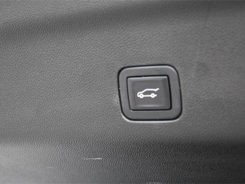 Certified 2022 Chevrolet Suburban RST w/ Sport Performance Package image 24