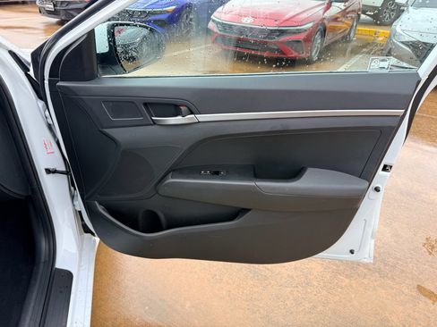 Used 2020 Hyundai Elantra SE w/ Cargo Package (C1) FWD image 6
