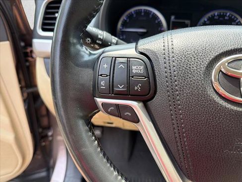 Used 2018 Toyota Highlander Limited Platinum AWD/4WD image 10