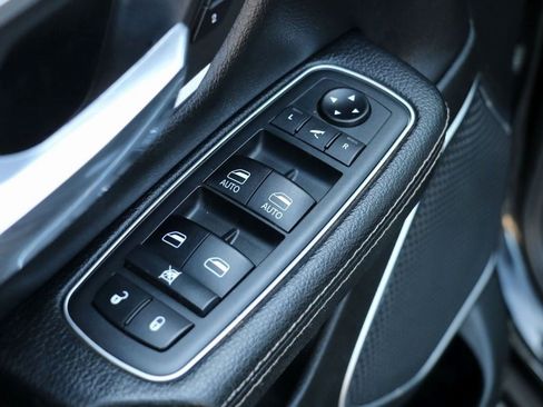 Used 2019 RAM 1500 Laramie image 17