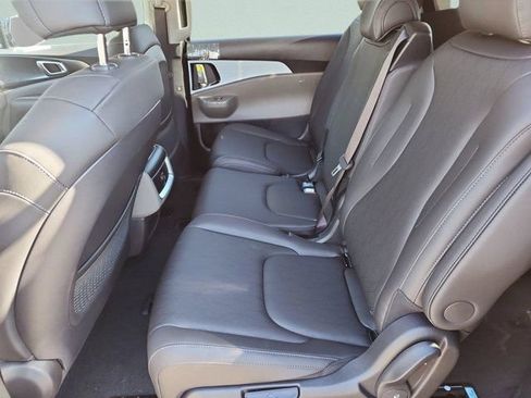 New 2026 Kia Carnival FWD image 10