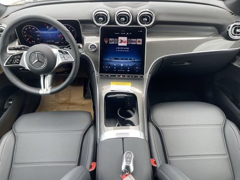 New 2025 Mercedes-Benz GLC 300 image 9
