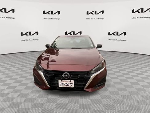 Used 2024 Nissan Altima 2.5 SV FWD image 3