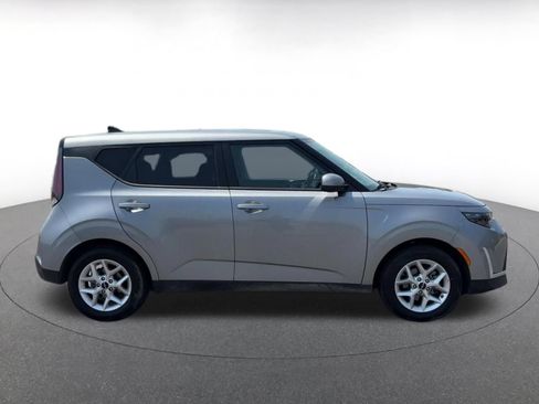 Used 2025 Kia Soul LX w/ LX Technology Package FWD image 16