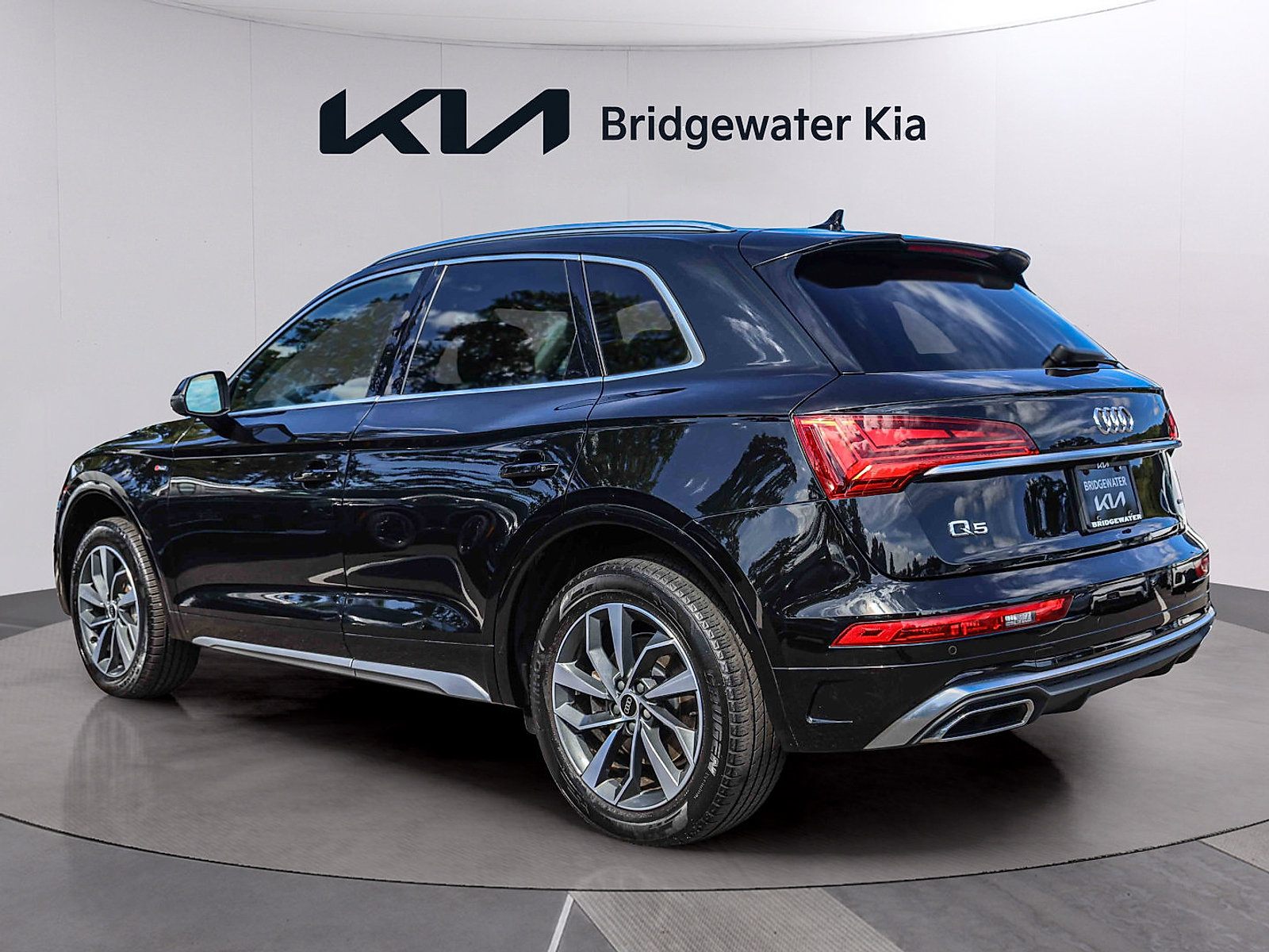 Used 2022 Audi Q5 2.0T Premium AWD/4WD image 4