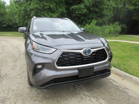Used 2021 Toyota Highlander XLE FWD image 22