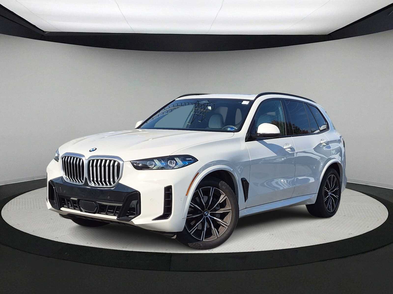 Used 2026 BMW X5 xDrive40i w/ M Sport Package AWD/4WD image 1