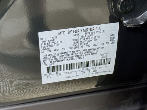 Used 2023 Ford Explorer XLT w/ Equipment Group 202A AWD/4WD image 28