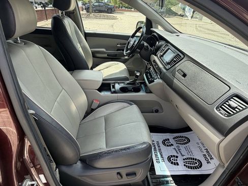 Used 2017 Kia Sedona LX w/ LX Essentials Premium Package FWD image 25