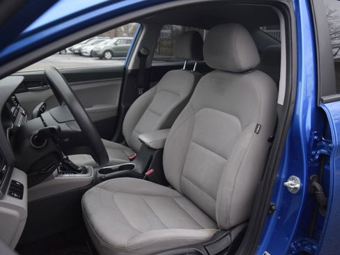 Used 2017 Hyundai Elantra SE image 7