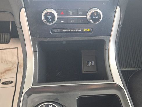 Used 2022 Ford Edge SE image 17