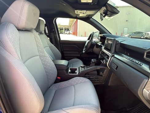 Certified 2025 Toyota Tacoma SR5 AWD/4WD image 31