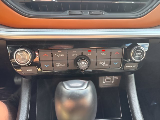 Certified 2025 Jeep Compass Limited w/ Mopar Graphics Package AWD/4WD image 23